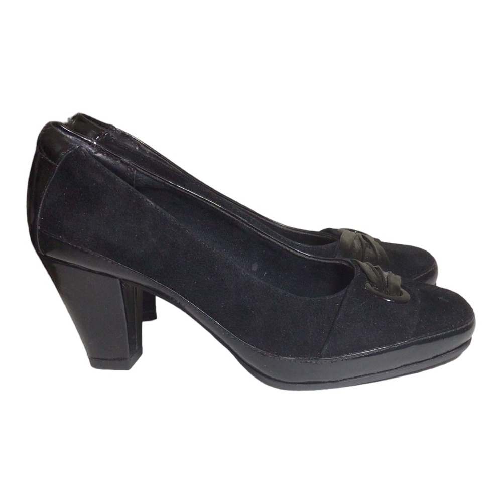 clarks artisan pumps